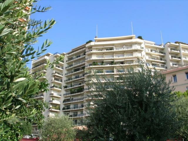 Surplombant La Place des Moulins - Appartements à vendre à Monaco