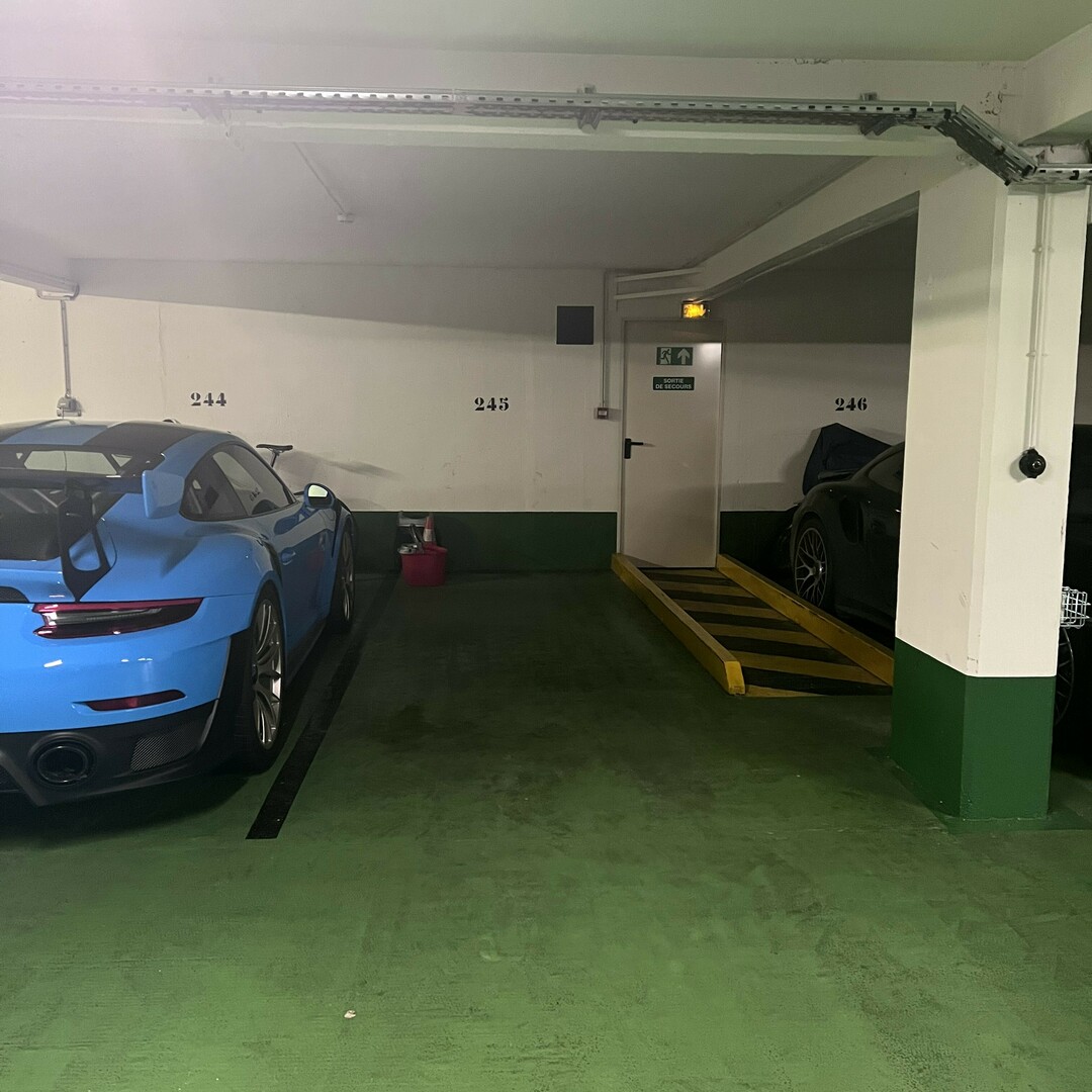 Une place de parking au Carré d'Or - Sun Tower - Propriétés à vendre à Monaco