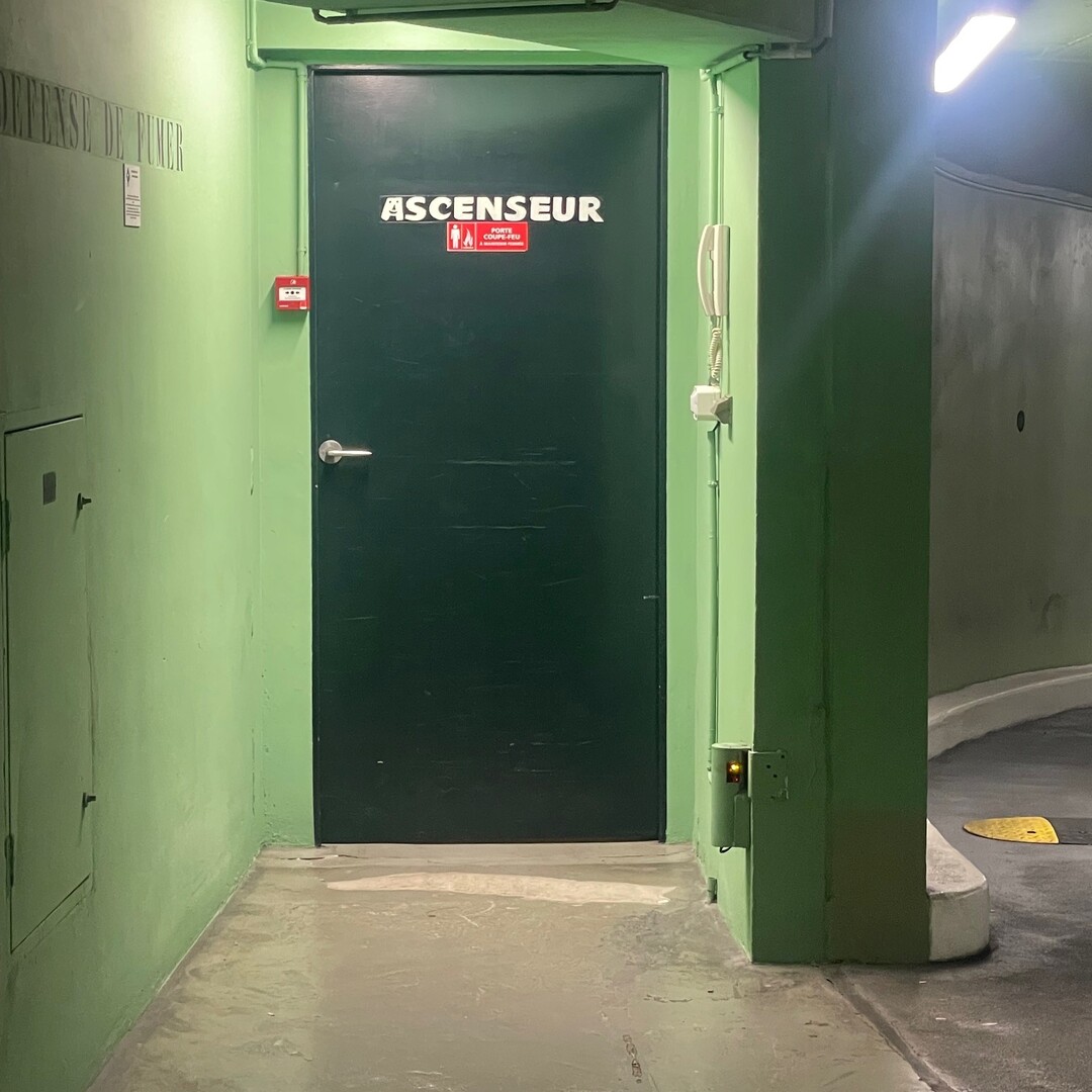 CENTRE DE MONACO / EMPLACEMENT DE PARKING - Appartements à vendre à Monaco