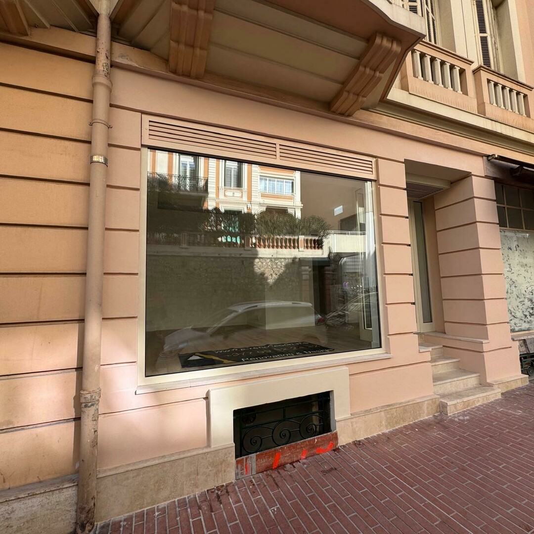 Boulevard d'ITALIE / MURS COMMERCIAUX LIBRES   avec FDC inclus   / RENOVATION COMPLETE - Appartements à vendre à Monaco