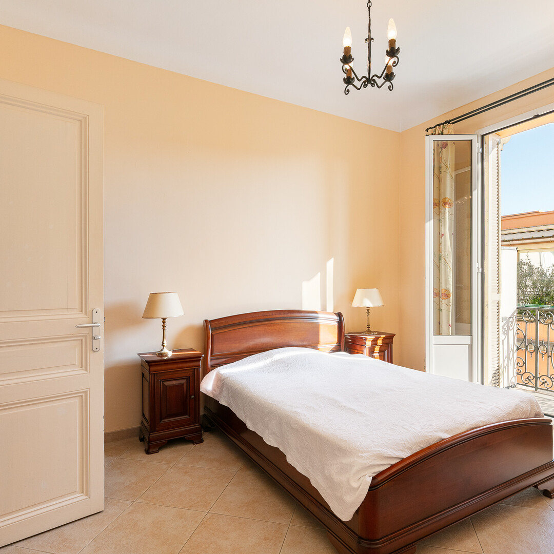 Vente 4 pièces lumineux avec balcons – immeuble bourgeois sous loi 1235 - Appartements à vendre à Monaco