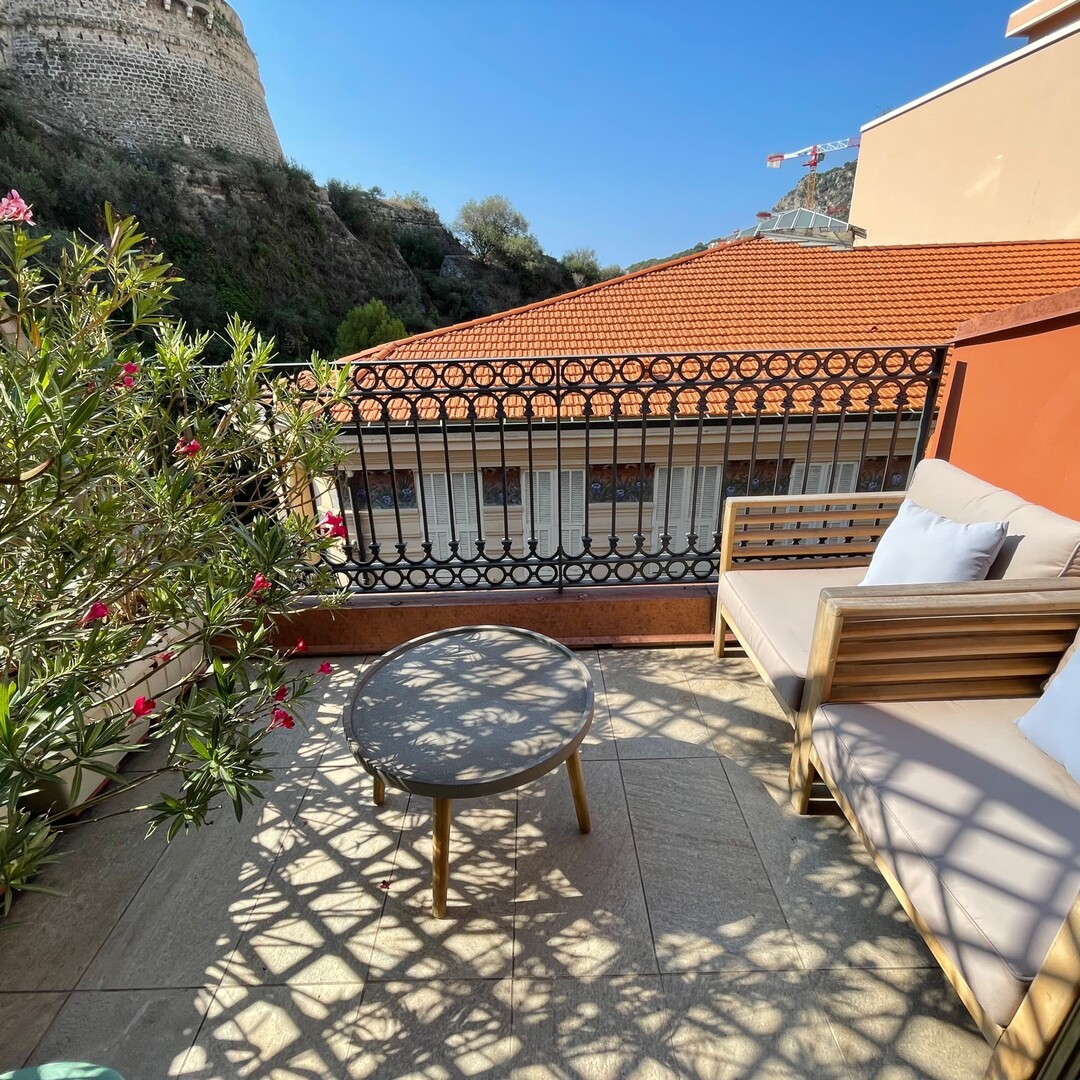 Place d'Armes  /  Charmant 2 pièces avec belle hauteur sous plafond et terrasse - Appartements à vendre à Monaco