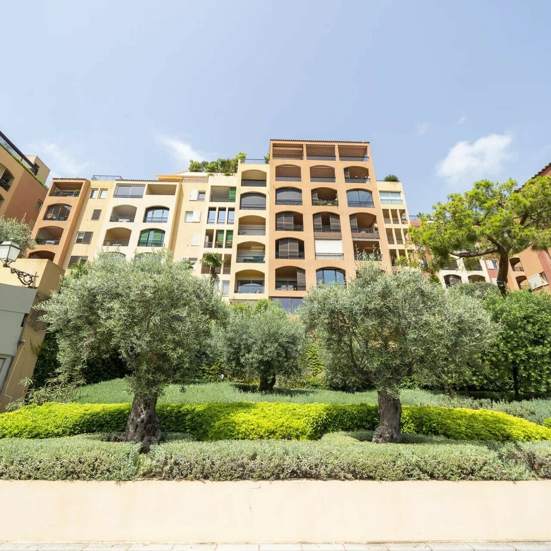 Grand bureau avec belle vitrine - Appartements à vendre à Monaco