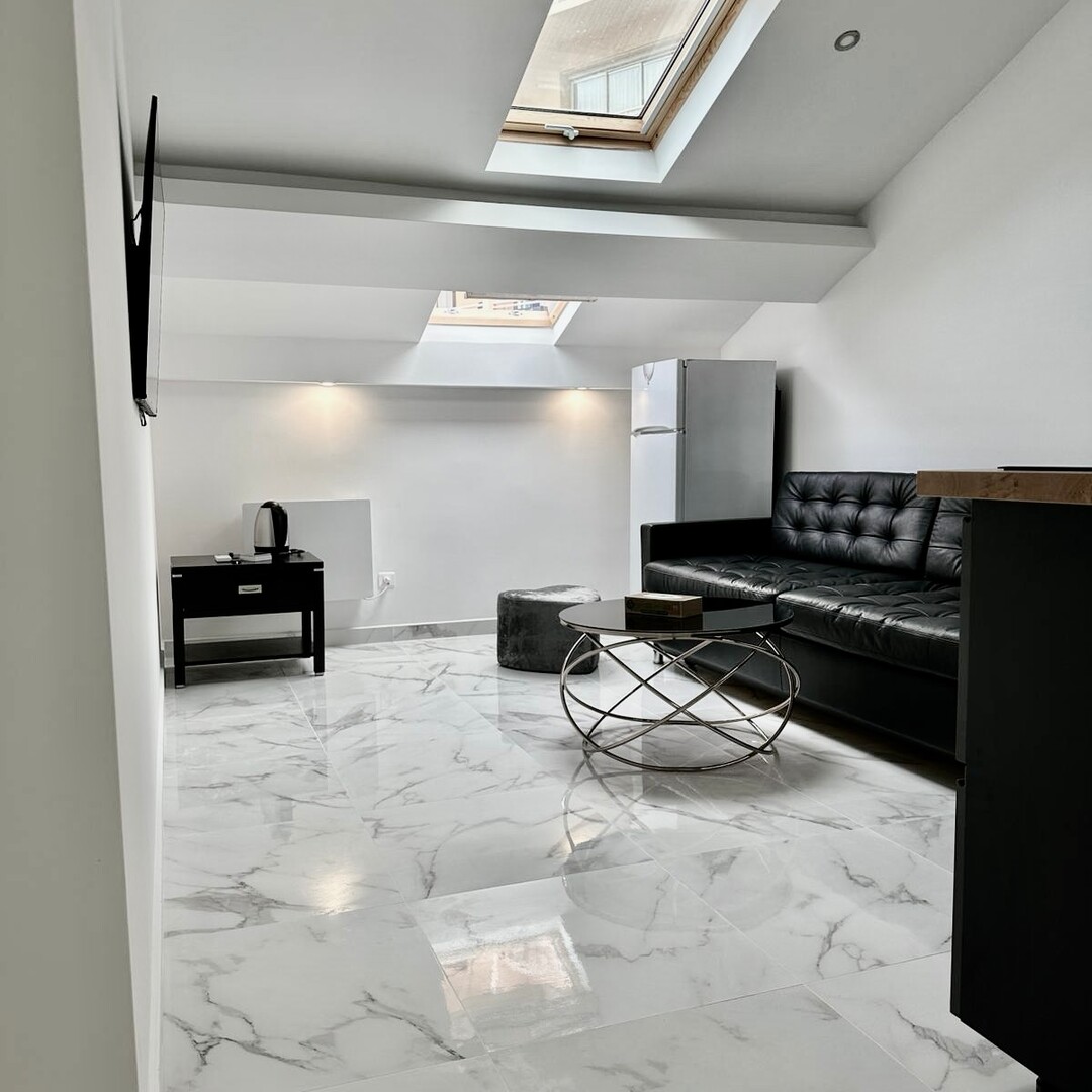 Studio lumineux rénové dans un immeuble de charme proche du Carré d’Or - Appartements à vendre à Monaco