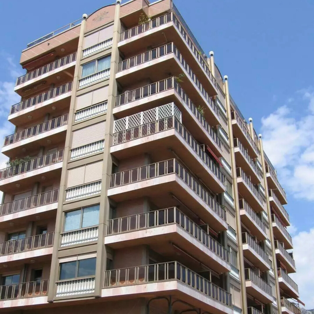 GRANDE PLACE DE PARKING DANS UN IMMEUBLE DE LUXE - Appartements à vendre à Monaco