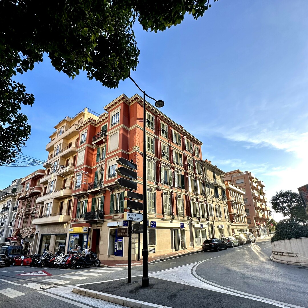 MURS COMMERCIAUX OCCUPES - Appartements à vendre à Monaco