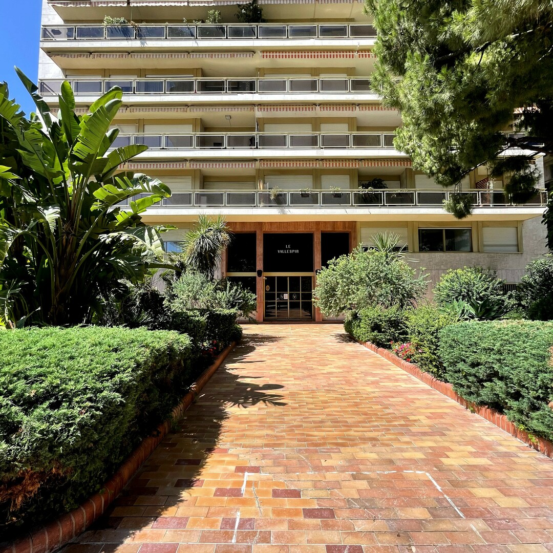 3/4 PIÈCES A RAFRAICHIR - Appartements à vendre à Monaco