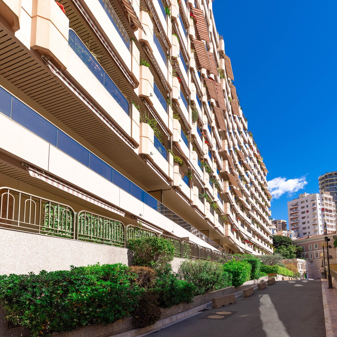 CHAMBRE DE SERVICE AVEC SANITAIRES - Appartements à vendre à Monaco