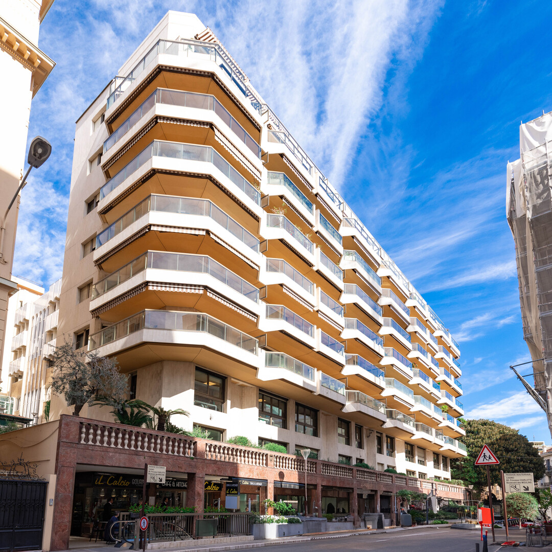 EMPLACEMENT DE PARKING - Appartements à vendre à Monaco