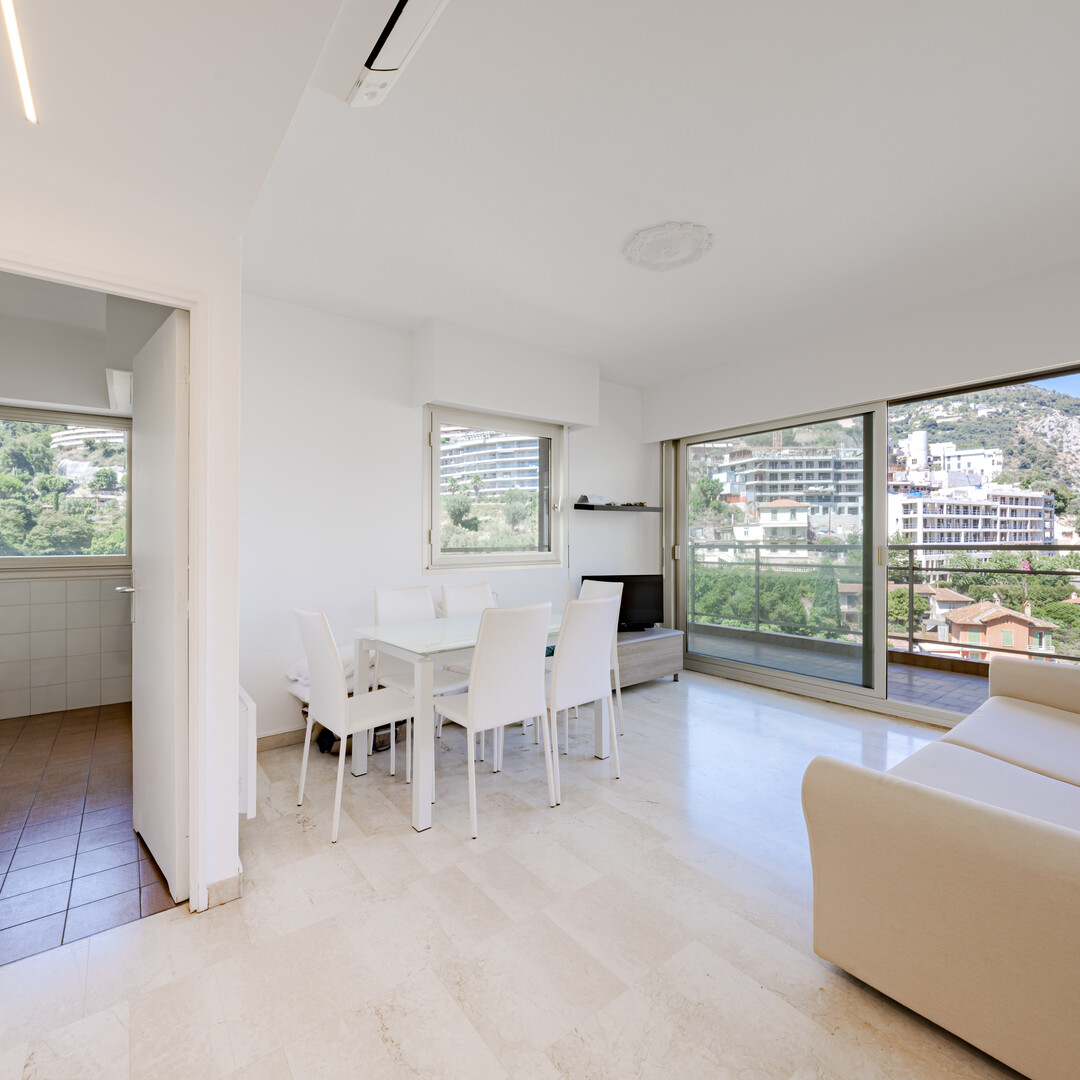 LUMINEUX DEUX PIÈCES EN ANGLE - Appartements à vendre à Monaco