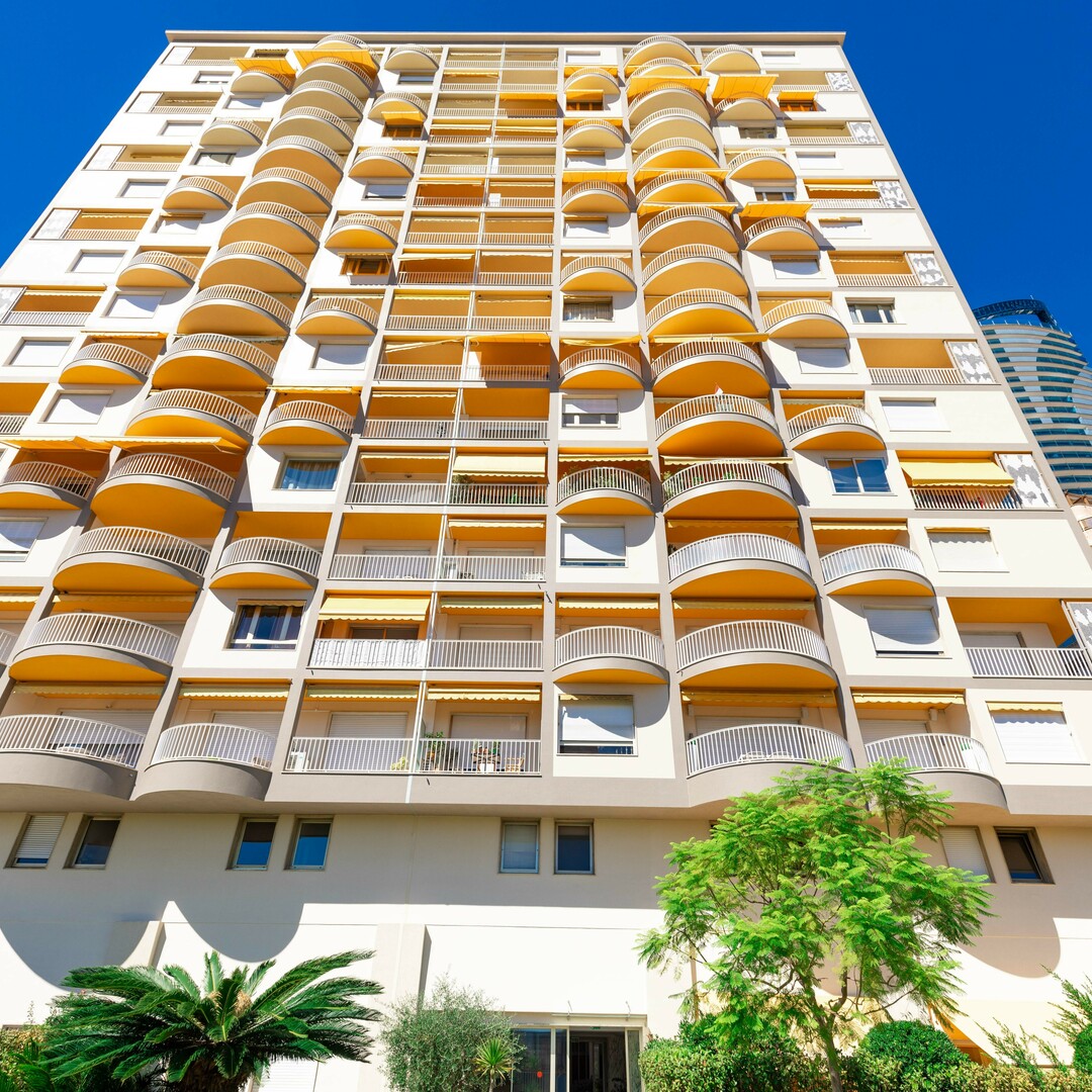 CHAMBRE DE SERVICE RENOVEE - Appartements à vendre à Monaco