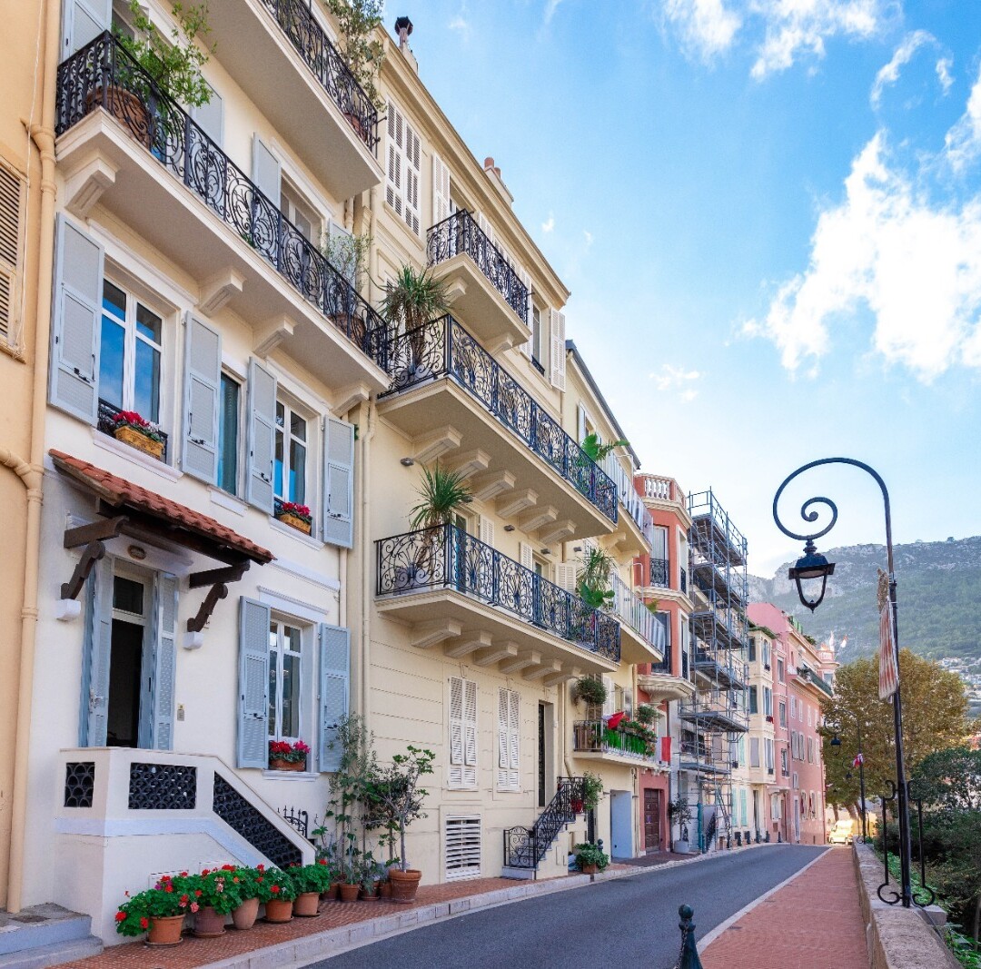 VILLA SUR LE ROCHER - Appartements à vendre à Monaco