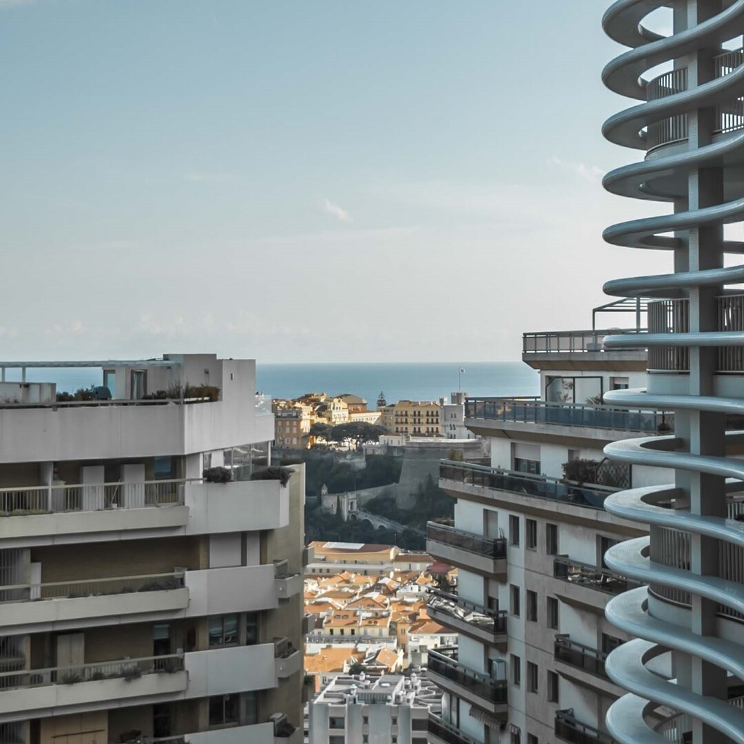 PROCHE CASINO / LES OLIVIERS / 2 PIECES VUE MER LATERALE
