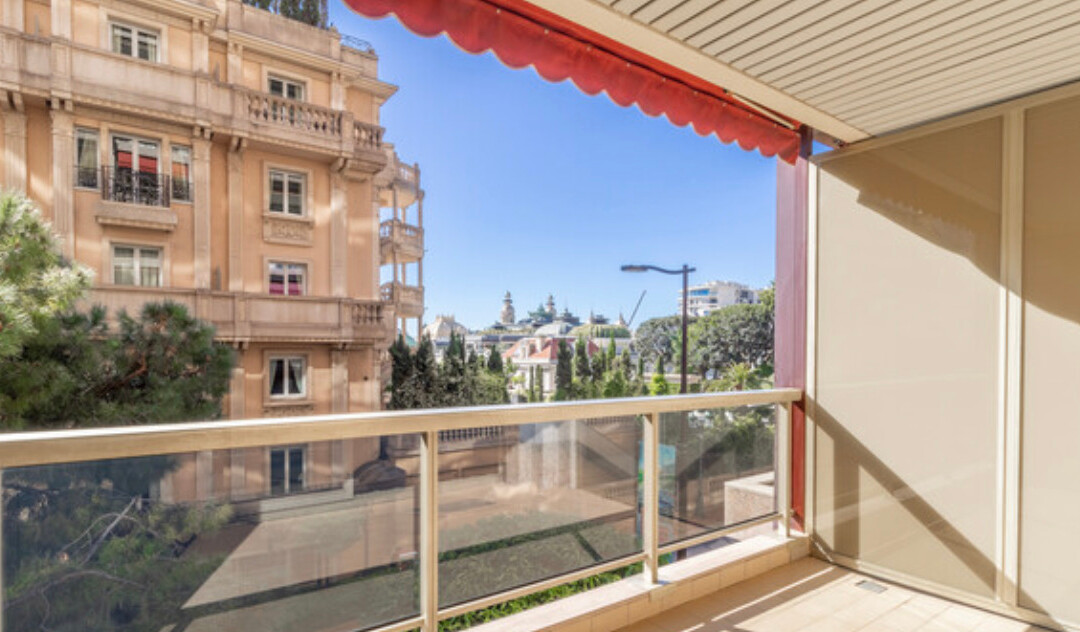CARRE d'OR / IMMEUBLE DE PRESTIGE / PARKING ET CAVE