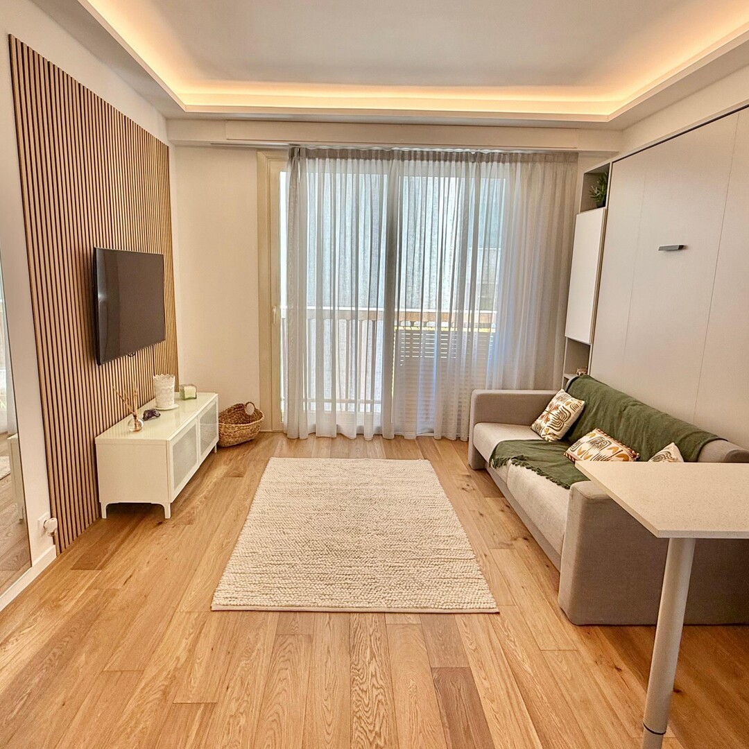 BD de BELGIQUE / GRAND STUDIO ENTIEREMENT RENOVE