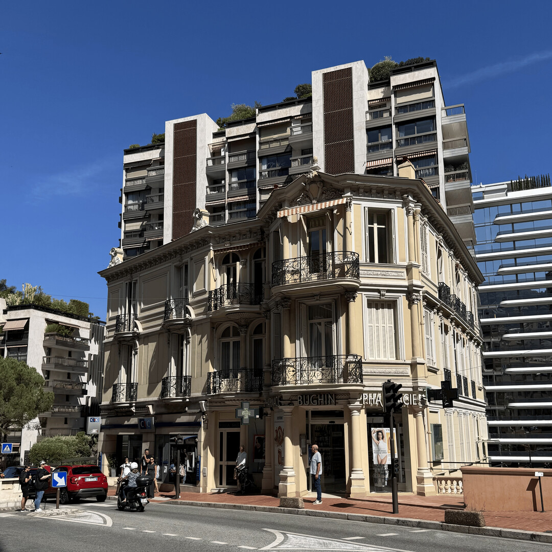CARRE D'OR - 5 PIECES DANS IMMEUBLE BOURGEOIS