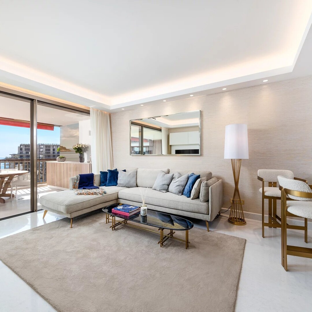 Exclusivité - MIRABEAU - LUXUEUX 2 PIECES MEUBLE