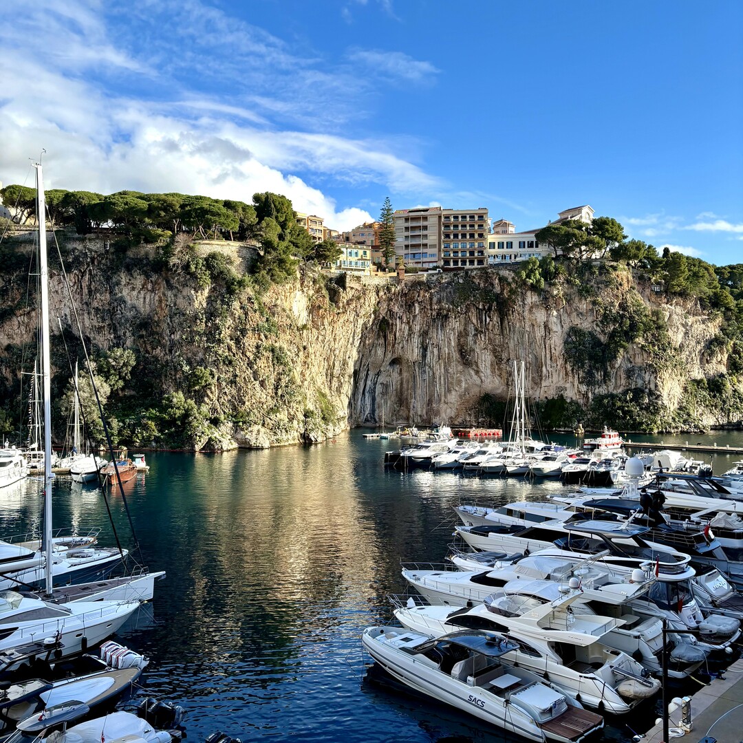 FONTVIEILLE VILLAGE ‟MANTEGNA‟ - VUE PORT ET ROCHER  MAGNIFIQUE