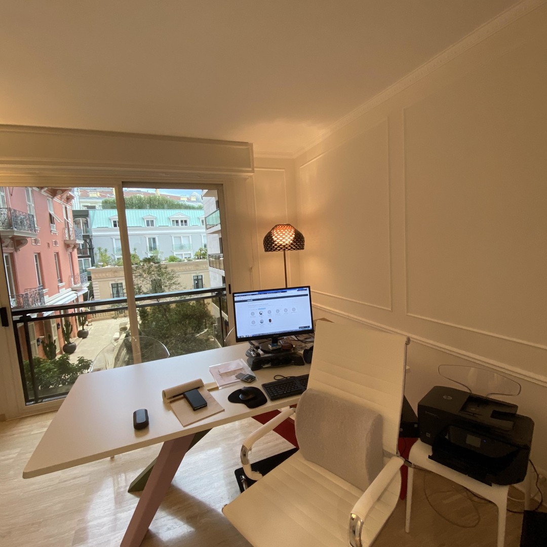 Montaigne B/C - Studio rénové à usage mixte