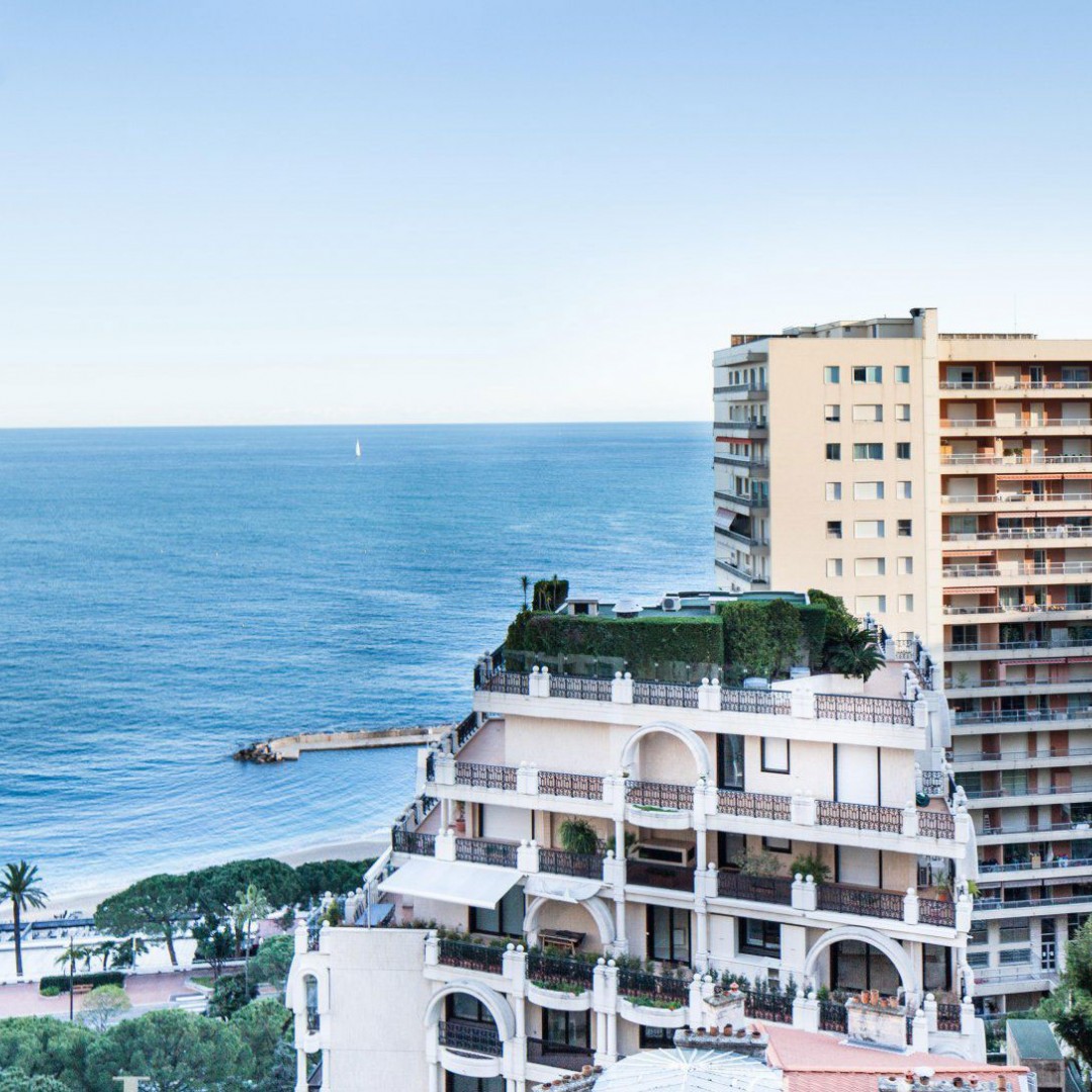 LUXUEUX PENTHOUSE - ENTIEREMENT RENOVE