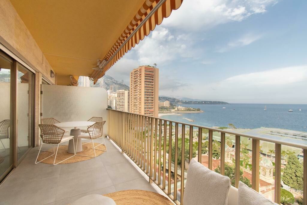 2 pièces bénéficiant d'un emplacement privilégié entre les plages du Larvotto et Monte-Carlo