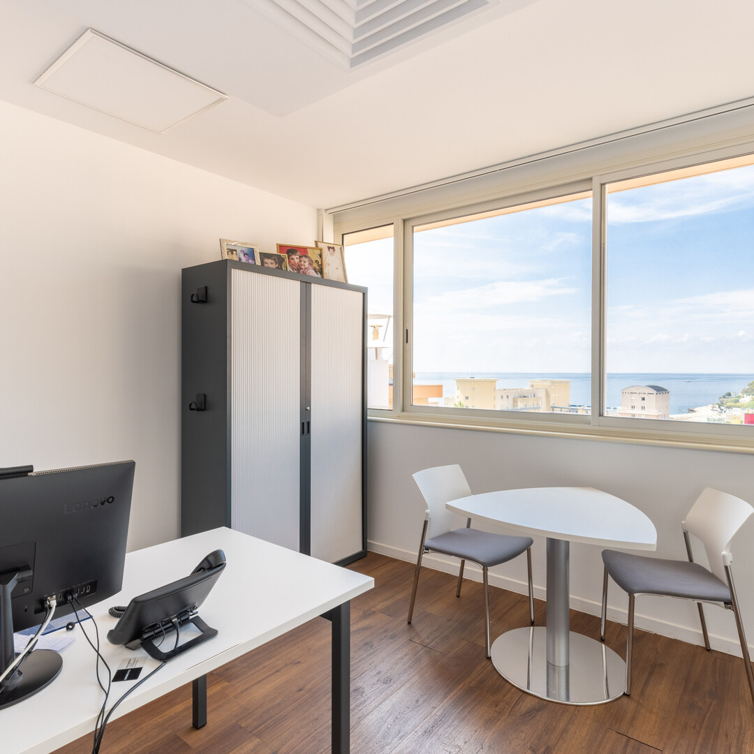 MAGNIFIQUE BUREAUX EN DUPLEX AVEC VUE MER