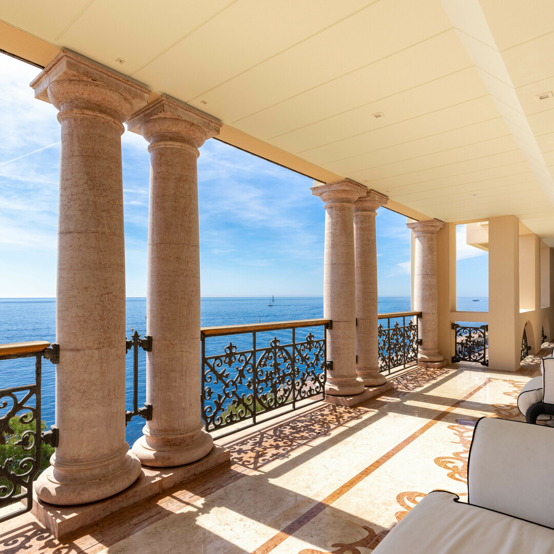 ETAGE ENTIER FACE A LA MER