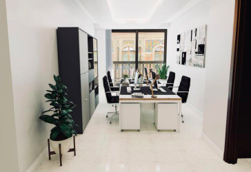 SPACIEUX BUREAUX DE 4 PIECES DANS LE CARRE D'OR