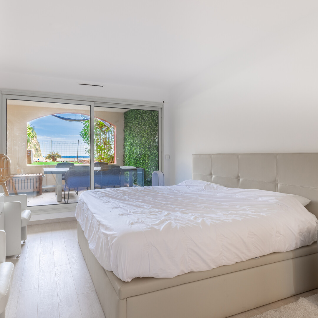 CHARMANT 2 PIECES AVEC JARDIN VUE MER