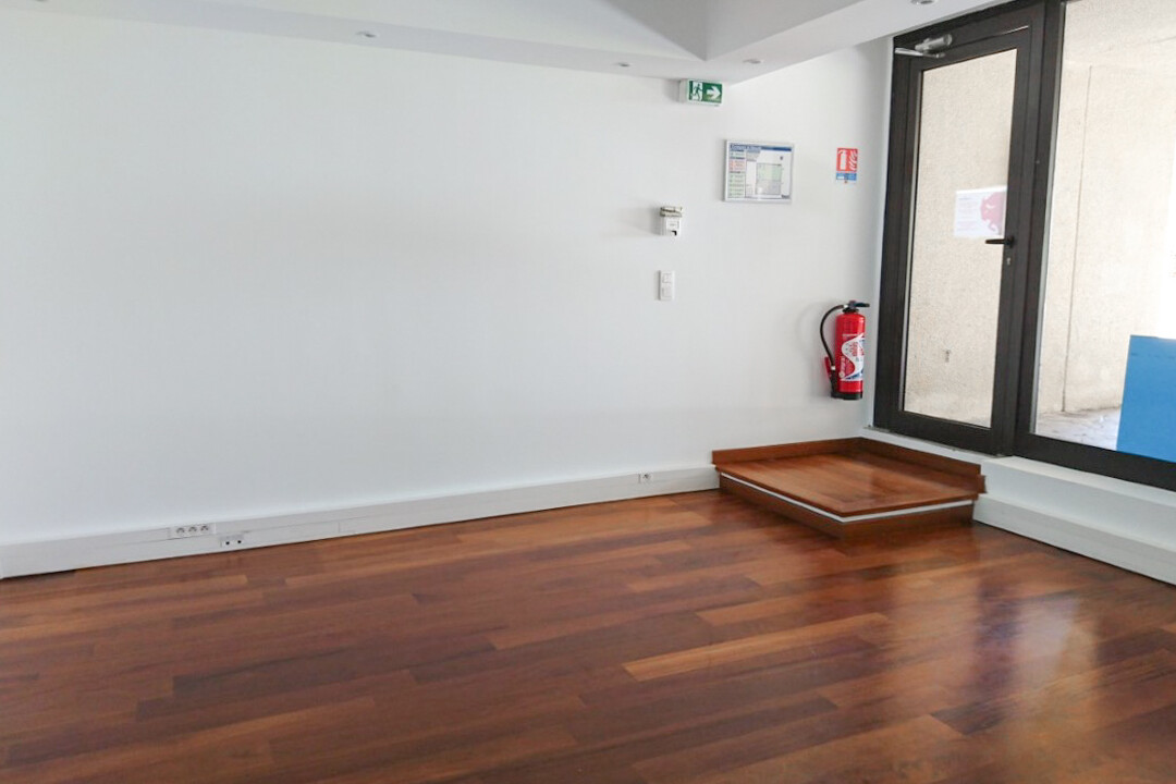 BUREAU FONTVIEILLE 3P - RÉSIDENCE « LE RAPHAEL»