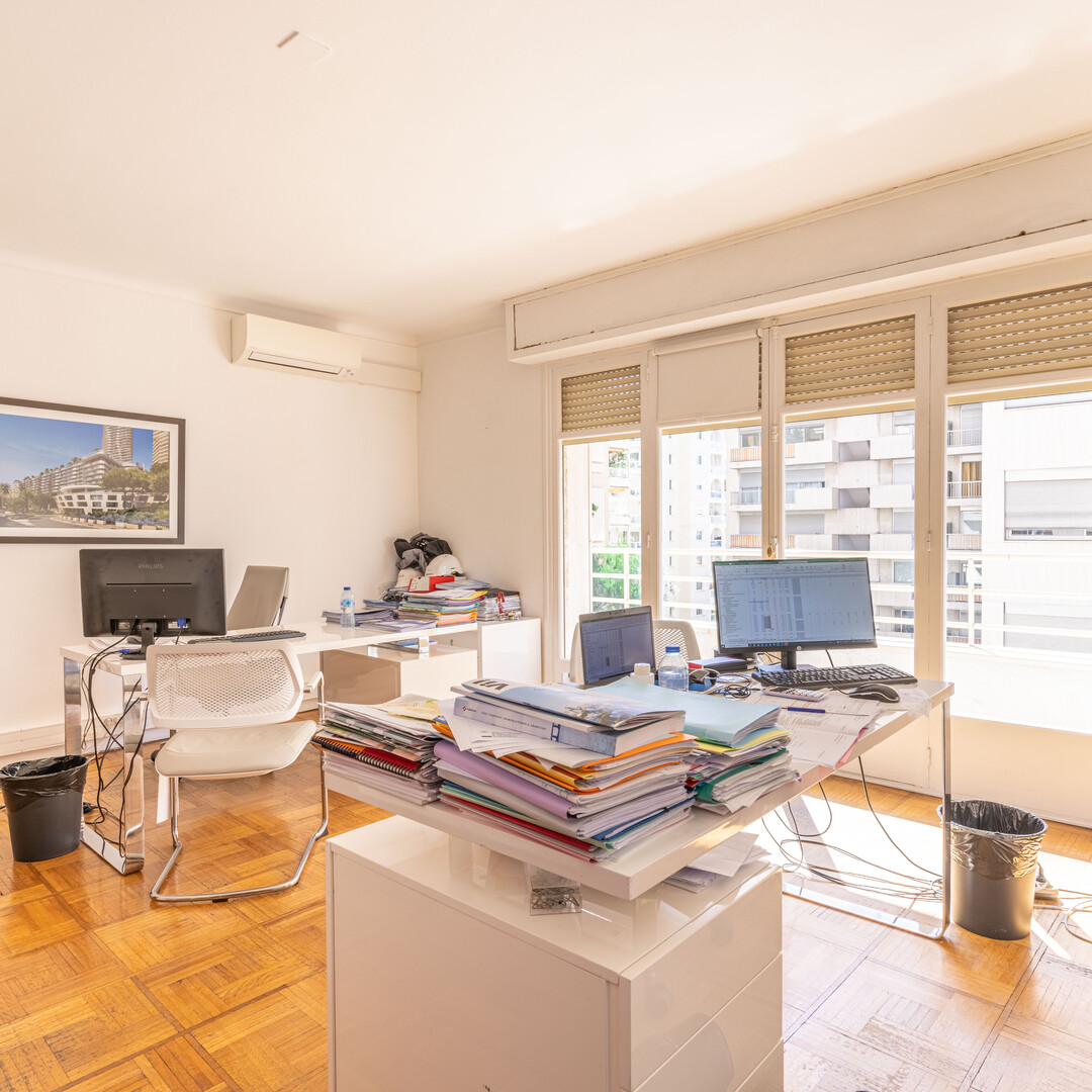 BEAU BUREAU DE 3 PIECES SPACIEUX - BON INVESTISSEMENT