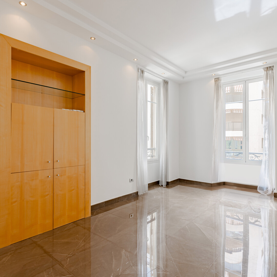 BEAU BUREAU CENTRAL EN VENTE - MONTE-CARLO