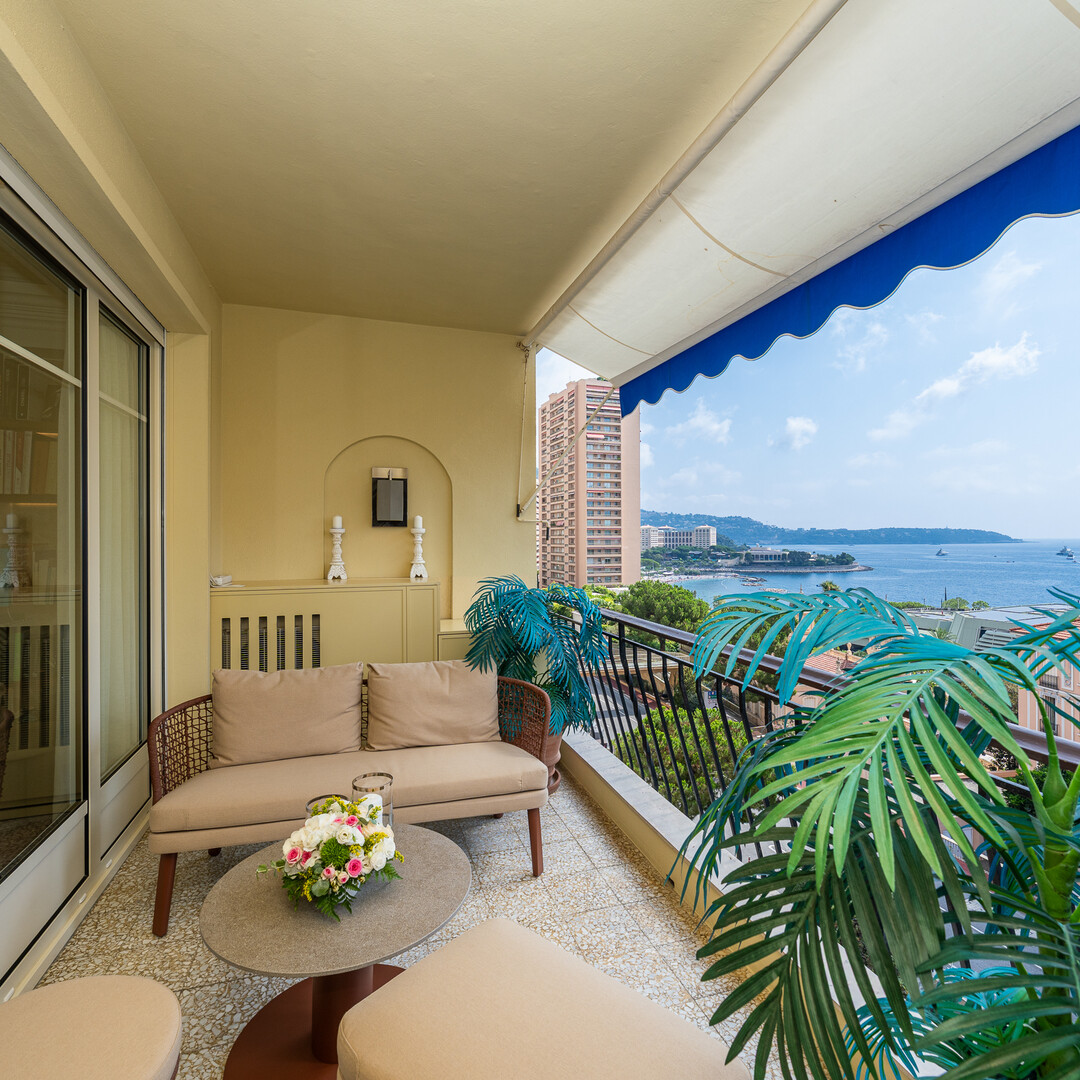Appartement luxueusement rénové avec vue sur la mer