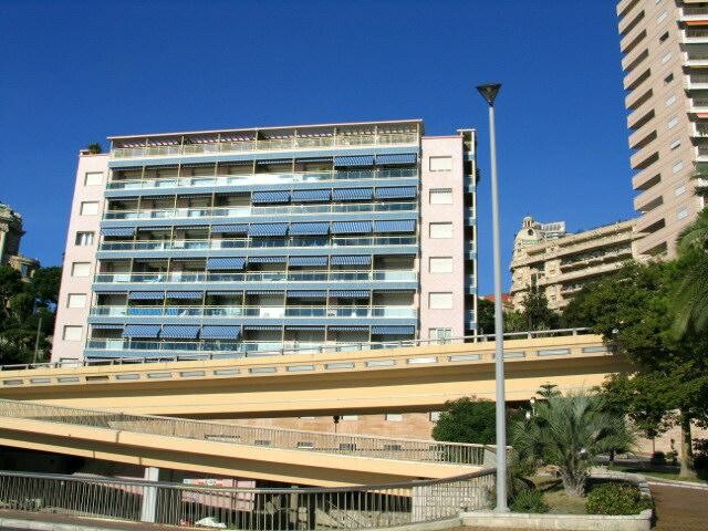 CARRE d'OR / SARDANAPALE / 2 PIECES AVEC VUE CIRCUIT F1 - Appartements à vendre à Monaco