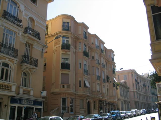 Sole Agent – High-end renovated luxury apartment with sea view