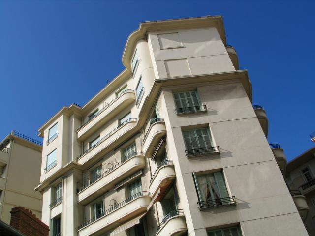 Sole Agent – High-end renovated luxury apartment with sea view
