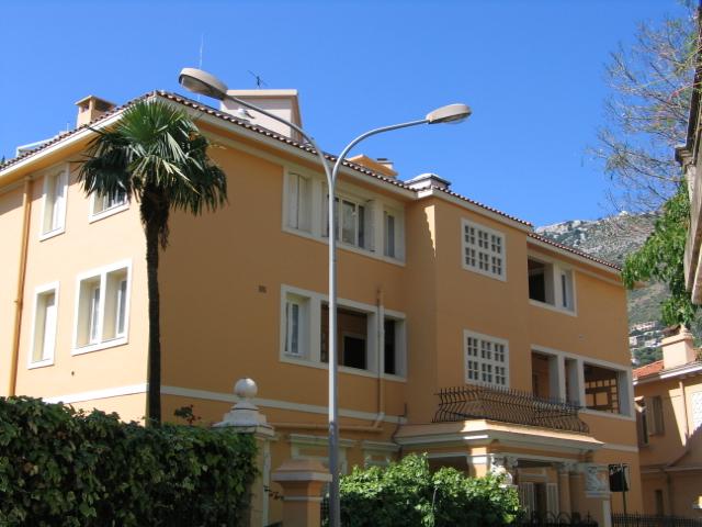 Sole Agent – High-end renovated luxury apartment with sea view