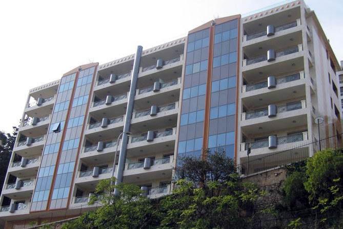 Sole Agent – High-end renovated luxury apartment with sea view