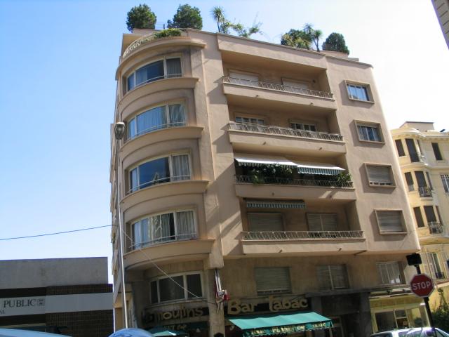 Sole Agent – High-end renovated luxury apartment with sea view