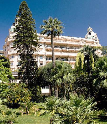 Sole Agent – High-end renovated luxury apartment with sea view